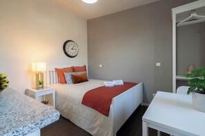 5 bedrooms, iron/ironing board, WiFi, bed sheets