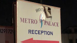 A sign for the Metro Palace Reception with an arrow pointing to the left. - Hotel Metro palace panvel Navi mumbai  (Panvel)