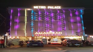 A building with a sign reading "METRO PALACE" and "AMANTRAN RITZ". - Hotel Metro palace panvel Navi mumbai  (Panvel)