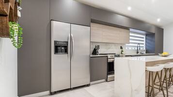 Fridge, microwave, oven, stovetop