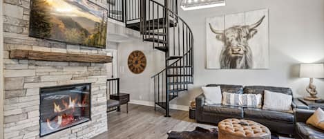Condo, 2 Bedrooms | Living area | Smart TV