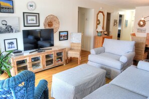 TV, DVD player - Cozy condo in Shore Drive and close to the beach - SWP 208E (Myrtle Beach)