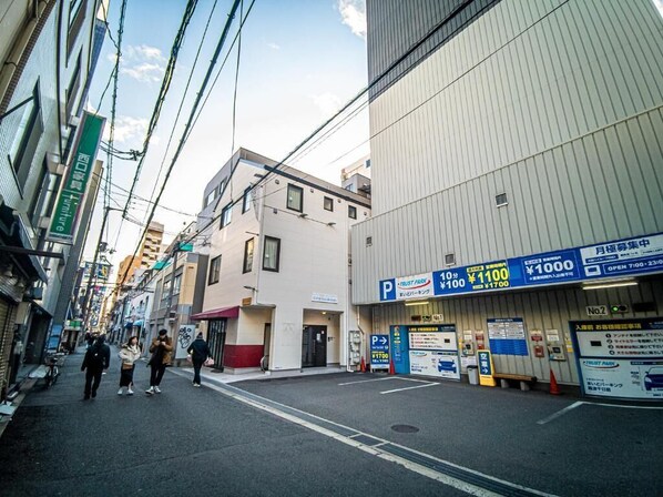 施設の正面