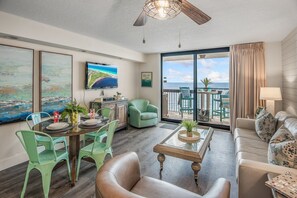 Living area - 🌊SunDestin 1704 - Sunny D | Incredible Gulf Views | Great Amenities🌊 (Destin)