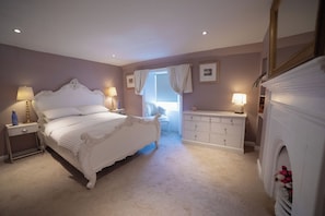 Superior King Room | 3 bedrooms, in-room safe, individually decorated, individually furnished