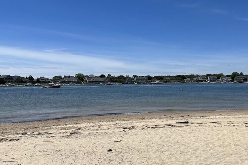 6 Bedroom Charmer Close to the Beach RPAM015