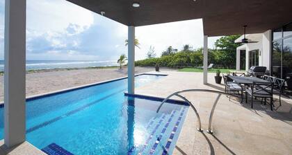 Wind Upon the Waves by Grand Cayman Villas