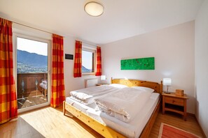 2 bedrooms, free WiFi, bed sheets - Holiday Accommodation "Gasserhof Ferienwohnung Morgenduft" (Caines)