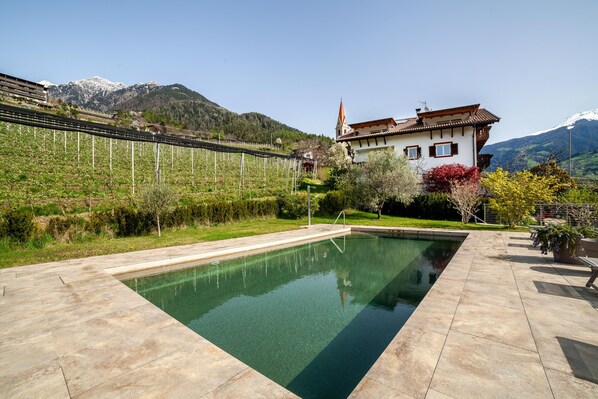Pool - Holiday Accommodation "Gasserhof Ferienwohnung Morgenduft" (Caines)