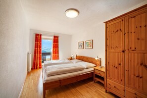1 bedroom, desk, free WiFi, bed sheets