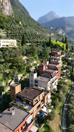 Exterior - Apartment "Sara" with Lake View, Shared Pool & Wi-Fi (Riva del Garda)