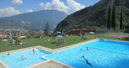 Ferienwohnung "Sara" mit Seeblick, Gemeinschaftspool und WLAN