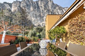 Property grounds - Apartment "Sara" with Lake View, Shared Pool & Wi-Fi (Riva del Garda)