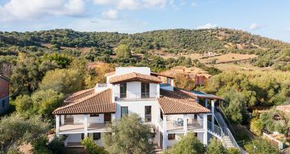 Vacation Home "Guido Holiday" with Sea View, Private Terrace & Wi-Fi