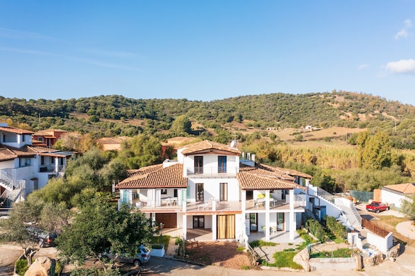 Exterior - Vacation Home "Marina Holiday" with Sea View, 2 Private Terraces & Wi-Fi (Torre di Bari)