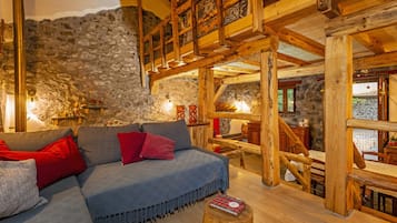 Fernseher, Kamin, Tischtennisplatte, Stereoanlage