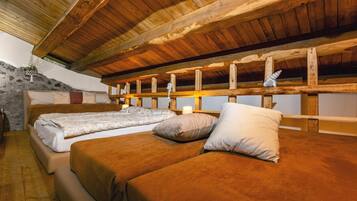 1 bedroom, bed sheets