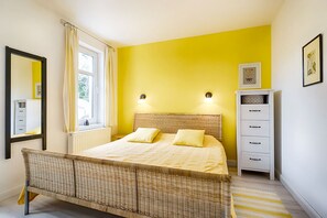 3 bedrooms, travel crib, free WiFi - Large, pretty apartment for up to 6 people + toddler (3 years), sauna, WiFi, terrace (Prerow)