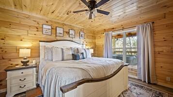 3 slaapkamers, een strijkplank/strijkijzer, reisbedje, gratis wifi