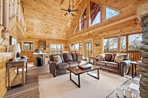 Spring Deals with March, April, & May Dates • Smoky Mtn Cabin: Game Room/Hot Tub
