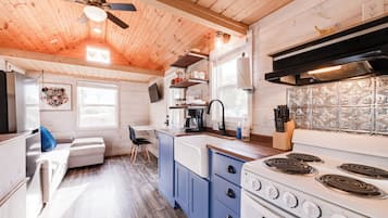 The Tiny House | Private kitchen | Coffee/tea maker