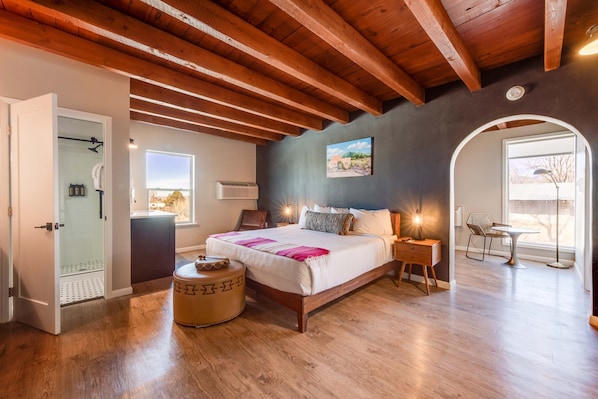 Chambre Romantique | Coffres-forts dans les chambres, Wi-Fi gratuit, draps fournis