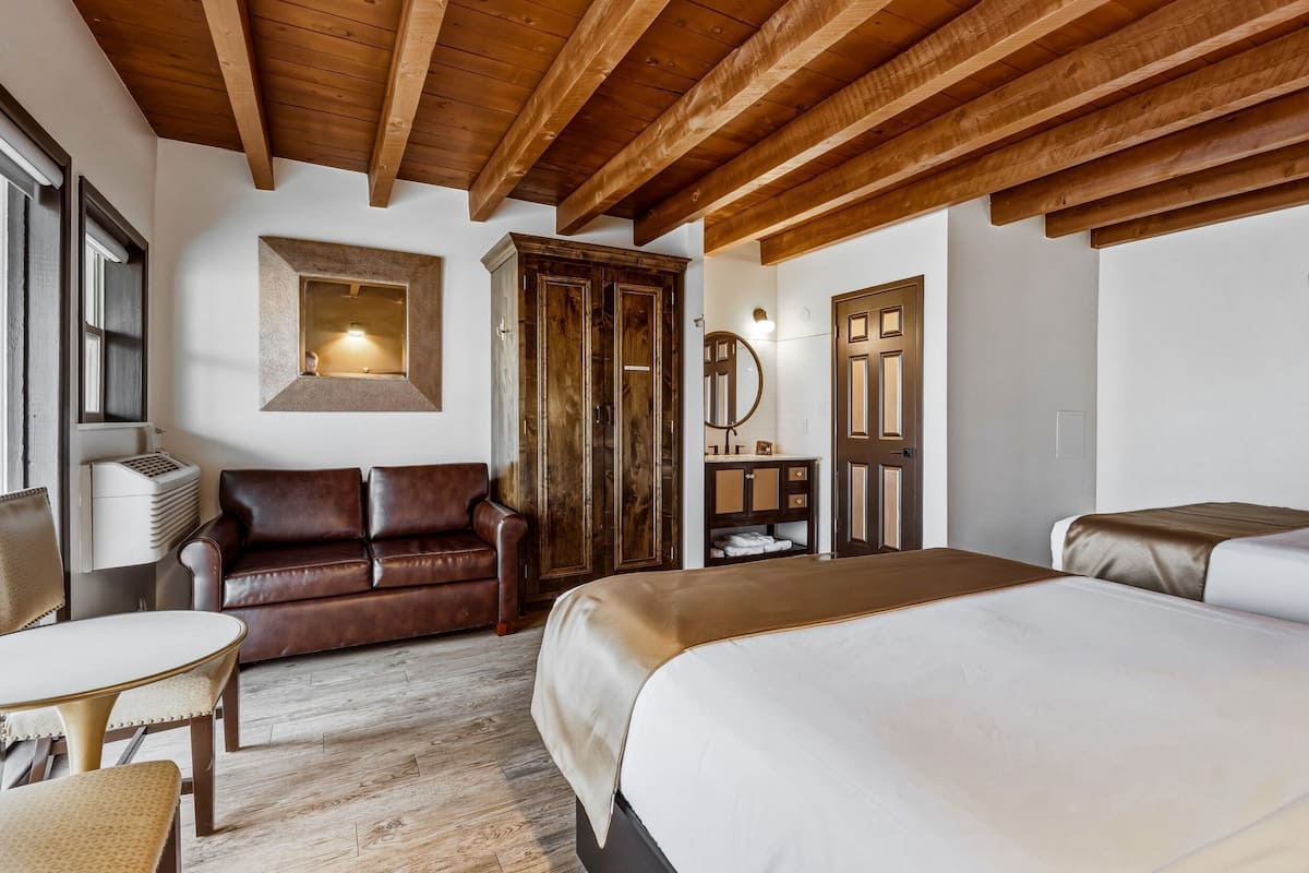 Superior Room, 2 Queen Beds, Non Smoking | WiFi (free), bed sheets