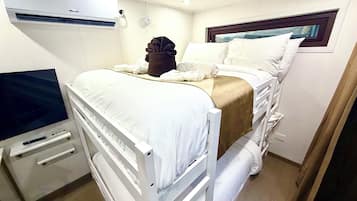 Superior Studio, Patio | WiFi (free), bed sheets