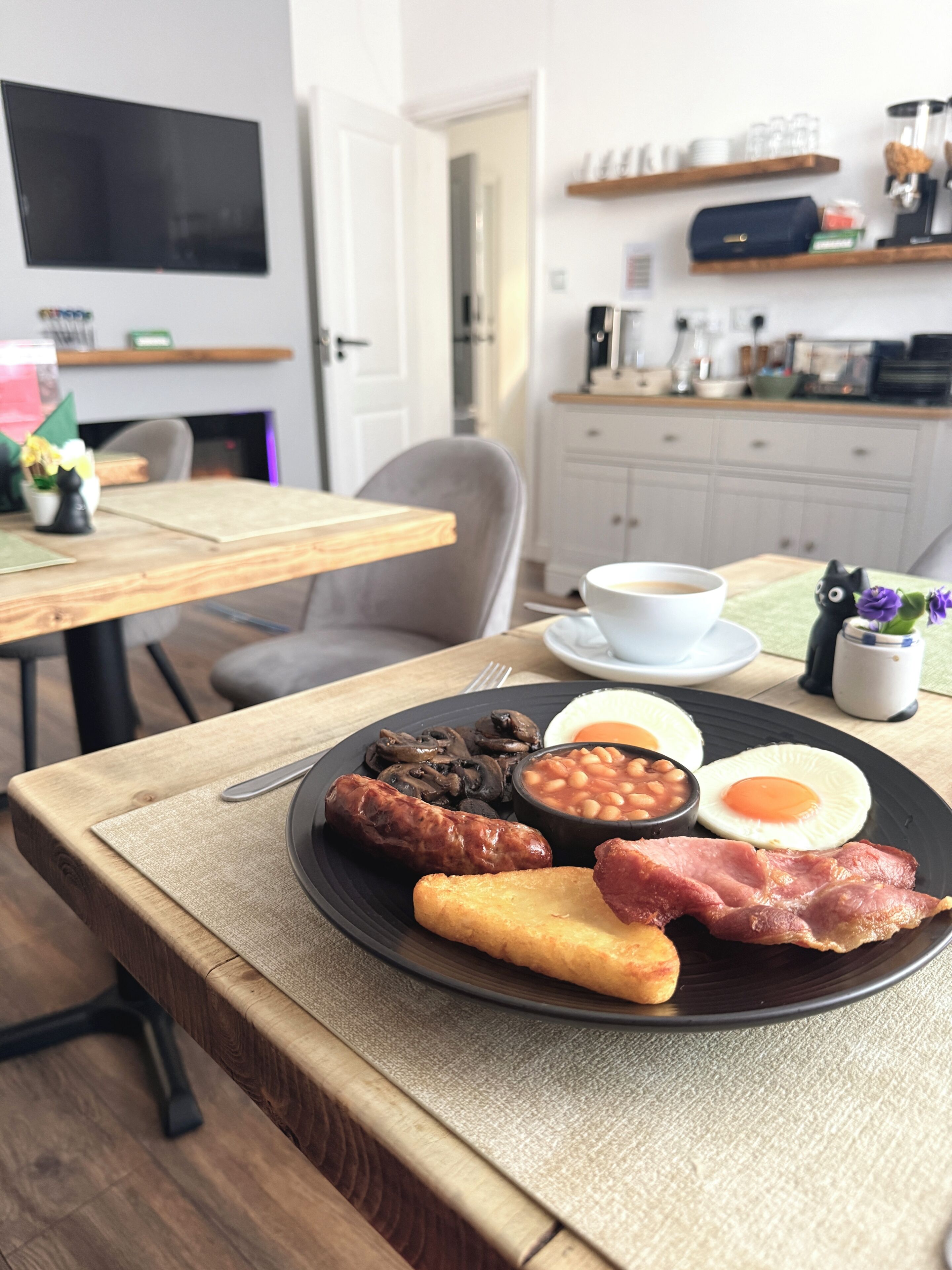 Free daily English breakfast 