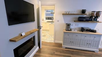 Smart TV 39-inci dengan saluran TV satelit dan TV