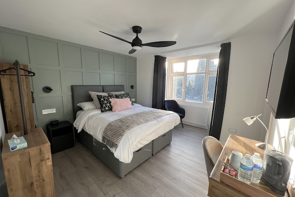 Deluxe Double or Twin Room | Premium bedding, pillowtop beds, free minibar, desk