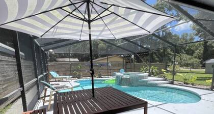 Cheerful Newly Renovated *HEATED* POOL/SPA 5min from Tampa