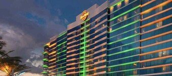 Cheerful Newly Renovated *HEATED* POOL/SPA 5min from Tampa