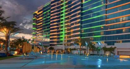 Cheerful Newly Renovated *HEATED* POOL/SPA 5min from Tampa