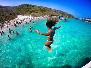 Apartment | Beach | On the beach, white sand, beach volleyball, 10 beach bars - VISTA INCRIVEL PRAIA GRANDE (Arraial do Cabo)