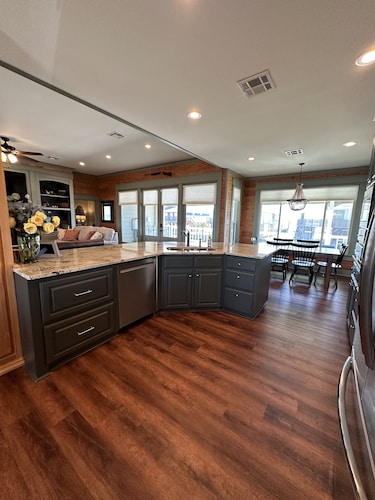 200 feet on the water with boat house!!!