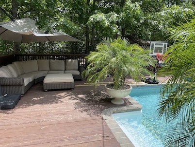 Gorgeous private Hamptons house with pool and volleyball court