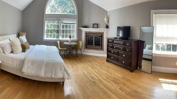 5 bedrooms, WiFi, bed sheets
