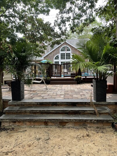 Gorgeous private Hamptons house with pool and volleyball court