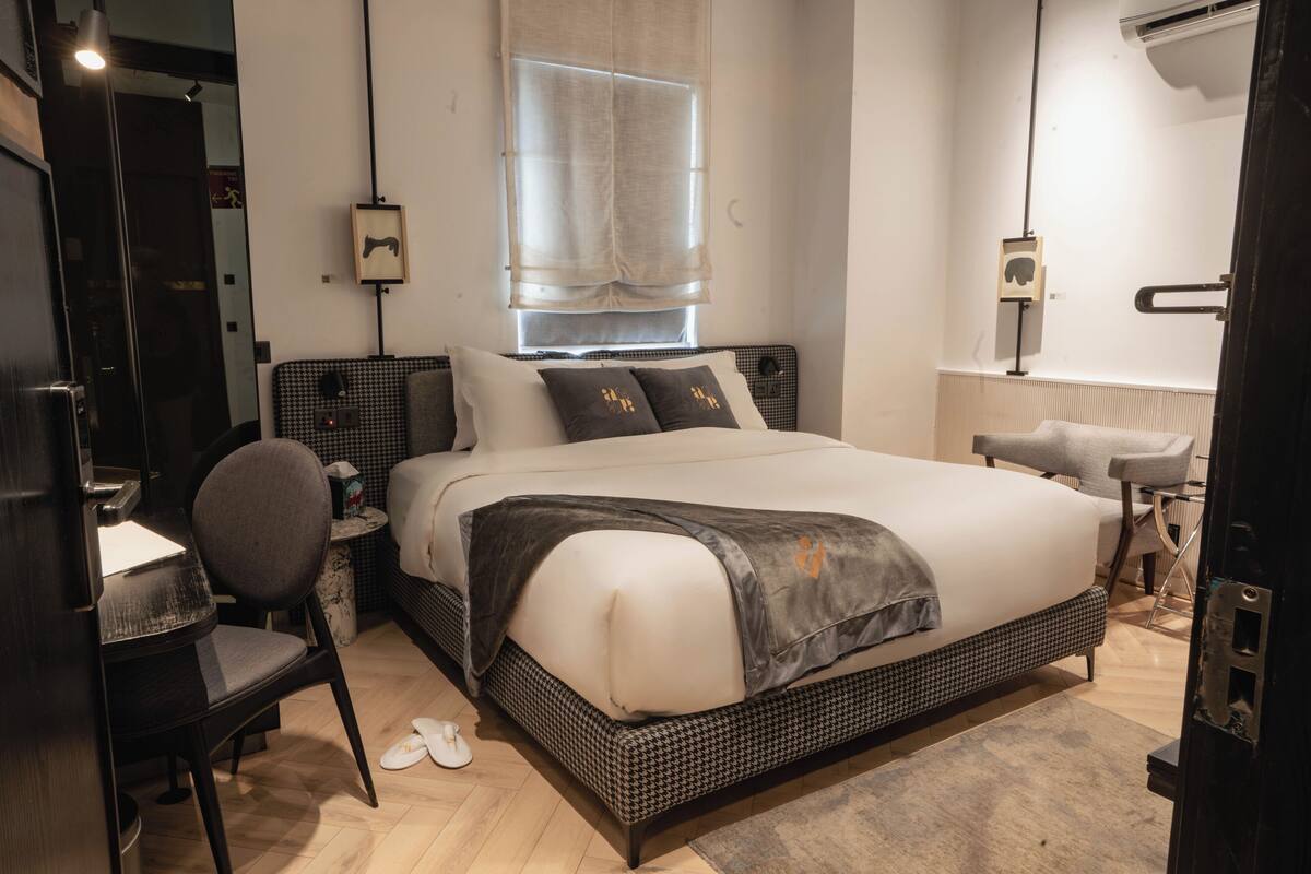 Rom – executive | Sengetøy i egyptisk bomull, sengetøy av topp kvalitet og minibar