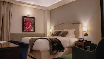 Egyptian cotton sheets, premium bedding, minibar, individually decorated