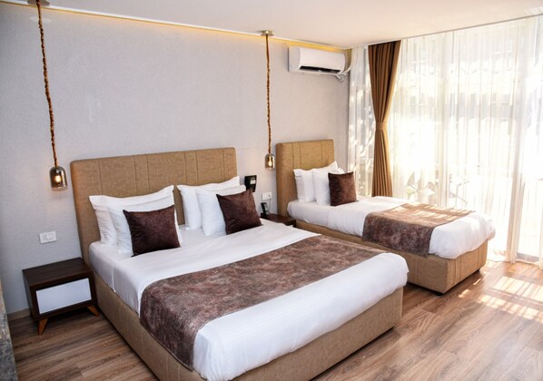 Tremannsrom – deluxe | Minibar, skrivebord, lydisolert og wi-fi (inkludert)