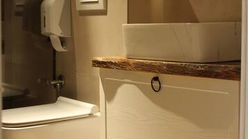 Deluxe Double Room | Bathroom | Free toiletries, hair dryer, bathrobes, slippers