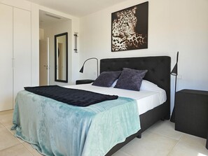 3 bedrooms, iron/ironing board, free WiFi