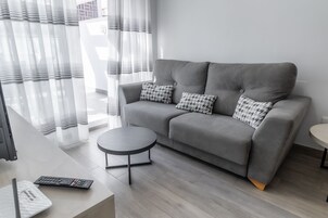 Ático | Zona de estar | Televisión de pantalla plana de 28 pulgadas con canales por cable