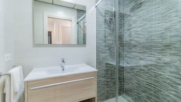 Appartamento Grand | Bagno | Asciugamani, carta igienica