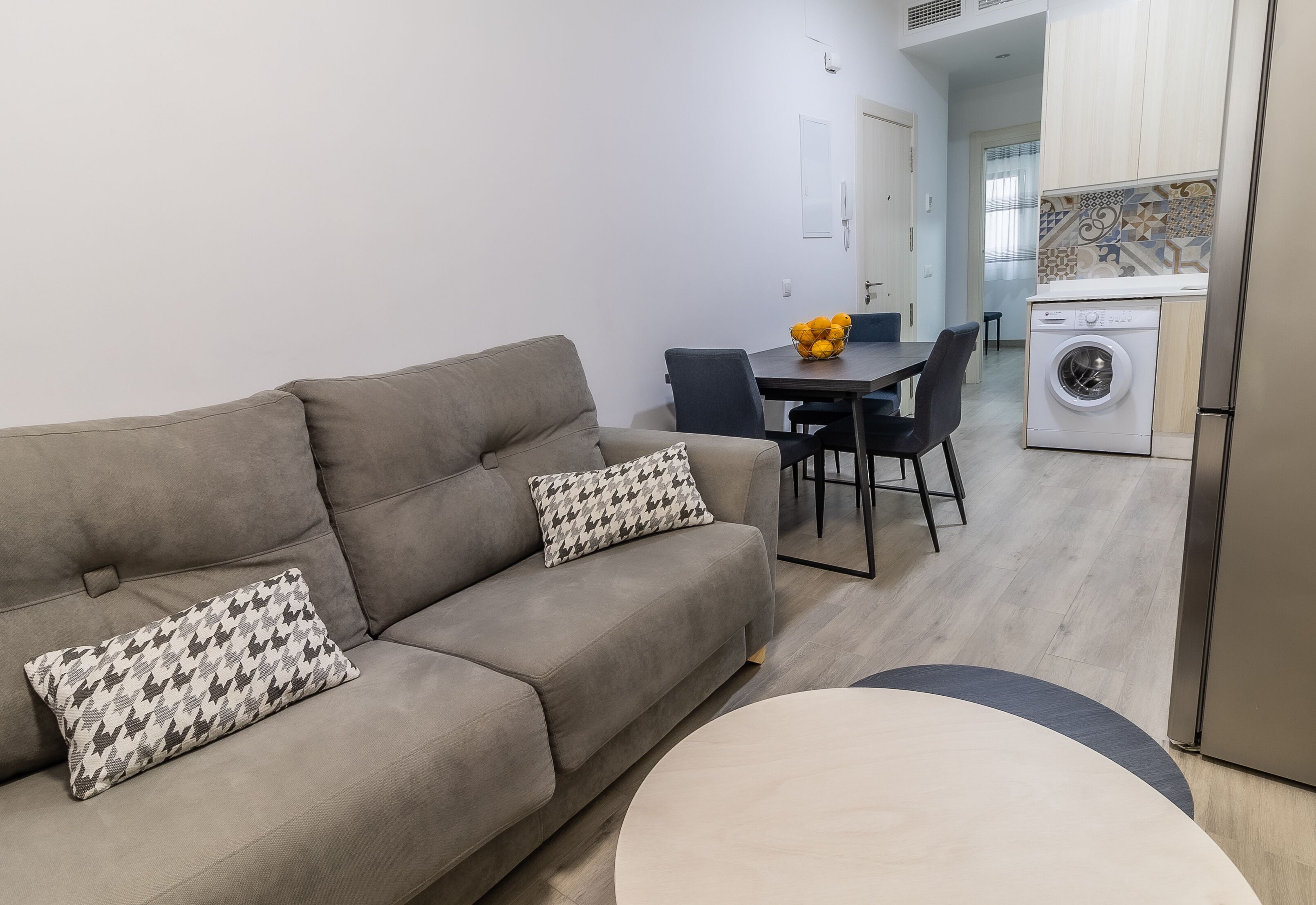 Economy-Apartment | Wohnbereich | 28-Zoll-Flachbildfernseher mit Kabelempfang, Fernseher