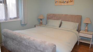 2 bedrooms, iron/ironing board, travel cot, WiFi