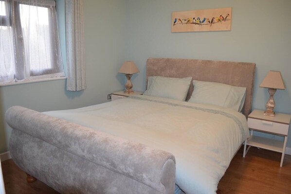2 chambres, fer et planche à repasser, lit de bébé portatif, Wi-Fi