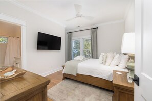 5 bedrooms, iron/ironing board, Internet, bed sheets